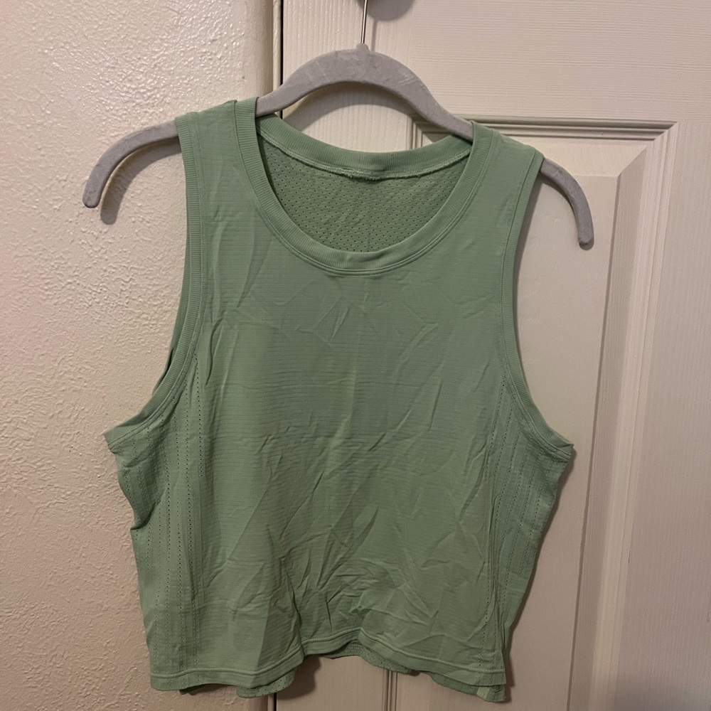 Lululemon train to be crop tank